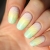 Du nail-art dégradé pastel et du stamping blancTribulons